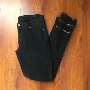 BLACK ZIPPER DETAILED JEANS
